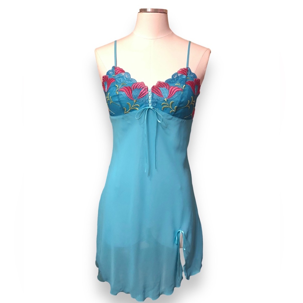 BEAUTIFUL WOMAN Floral Embroidered Sheer Negligée